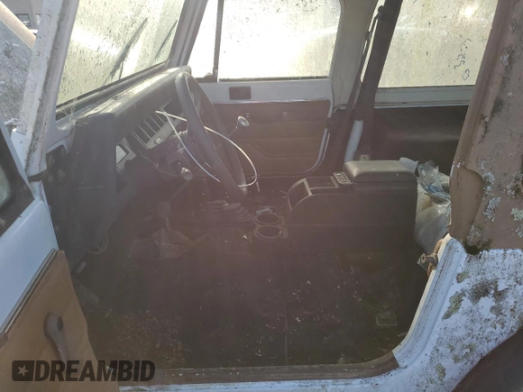 1992 Jeep Wrangler with VIN 2J4FY29S4NJ535731, listed as a Copart auction lot 70460304 with 120,205 mi miles and Non Repairable. Bid and sale history available at carsss.com. Image 7.