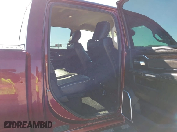 2019 Ram 2500 Laramie with VIN 3C6UR5FL1KG537617, listed as a IAAI auction lot 41076191 with 82,818 mi miles. Bid and sale history available at carsss.com. Image 8.