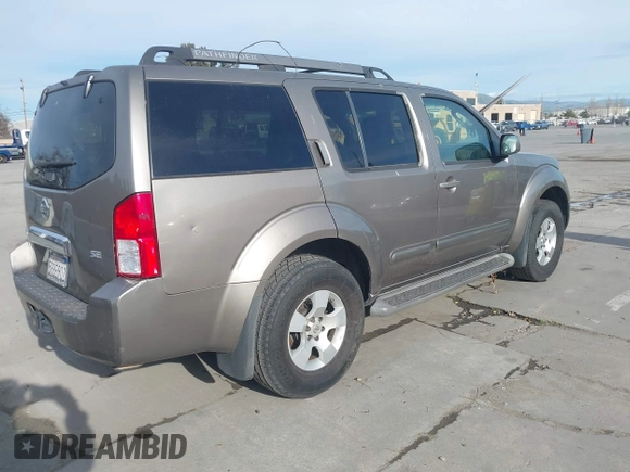 2005 Nissan Pathfinder SE z VIN 5N1AR18W95C765573, wystawiony jako IAAI lot #41732127 z przebiegiem 294 980 mil mil oraz . Historia ofert i sprzedaży dostępna na DreamBid. Obrazek 4.