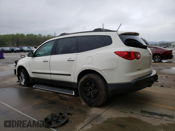 2012 Chevrolet Traverse LS z VIN 1GNKRFED7CJ396589, wystawiony jako Copart lot #52630935 z przebiegiem 130 670 mil mil oraz Szkoda całkowita • Salvage title. Historia ofert i sprzedaży dostępna na DreamBid. Obrazek 2.