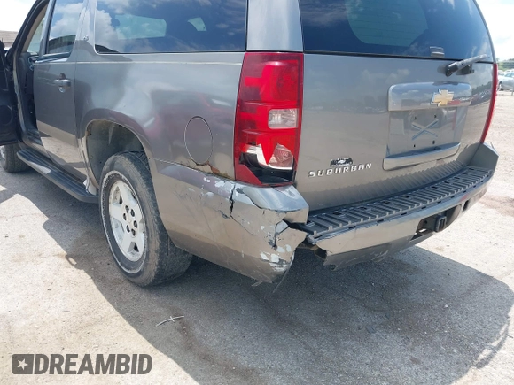 2007 Chevrolet Suburban LT with VIN 1GNFC16J27J200946, listed as a IAAI auction lot 42745650 with Not provided miles and . Bid and sale history available at DreamBid. Image 6.