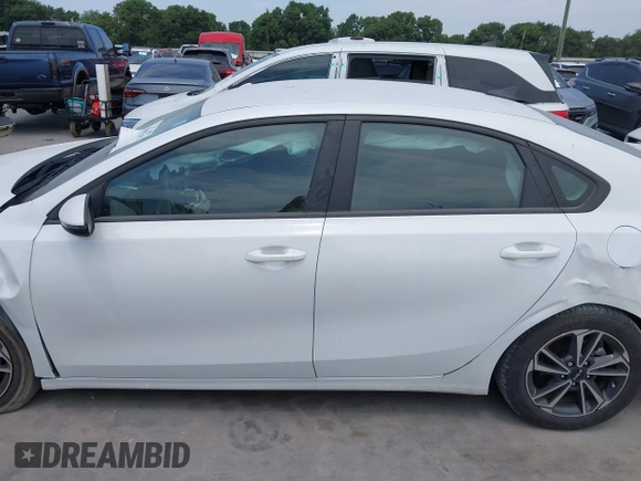 2024 Kia Forte LXS z VIN 3KPF24AD8RE728019, wystawiony jako IAAI lot #42067295 z przebiegiem 14 000 mil mil oraz . Historia ofert i sprzedaży dostępna na DreamBid. Obrazek 15.