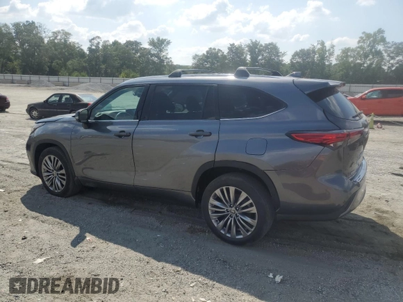 2022 Toyota Highlander Platinum with VIN 5TDFZRBH7NS182601, listed as a Copart auction lot 61832475 with 61,958 mi miles and Salvage title. Bid and sale history available at DreamBid. Image 2.