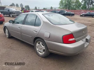 2000 Nissan Altima GXE with VIN 1N4DL01A2YC249111, listed as a IAAI auction lot 41973198 with 1 mi miles. Bid and sale history available at carsss.com. Image 3.