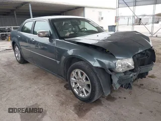 2006 Chrysler 300 C with VIN 2C3KA63H66H318725, listed as a IAAI auction lot 41629398 with 157,367 mi miles. Bid and sale history available at carsss.com. Image 1.