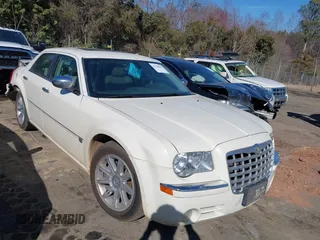 2005 Chrysler 300 C z VIN 2C3JA63H85H631351, wystawiony jako IAAI lot #41708849 z przebiegiem 109 826 mil mil oraz . Historia ofert i sprzedaży dostępna na DreamBid. Obrazek 1.