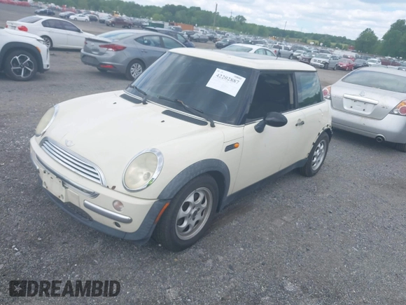 2004 MINI Hardtop z VIN WMWRC33424TC53596, wystawiony jako IAAI lot #42202887 z przebiegiem 237 482 mil mil oraz . Historia ofert i sprzedaży dostępna na DreamBid. Obrazek 2.
