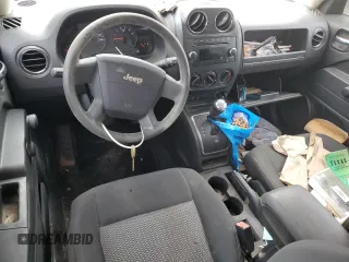 2009 Jeep Patriot Sport z VIN 1J4FT28A49D122175, wystawiony jako Copart lot #51518055 z przebiegiem 127 815 mil mil oraz Szkoda całkowita • Salvage title. Historia ofert i sprzedaży dostępna na DreamBid. Obrazek 8.