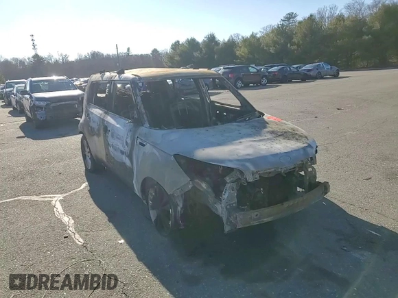 2015 Kia Soul + with VIN KNDJP3A52F7117090, listed as a Copart auction lot 88289725 with 0 mi miles and Salvage Title. Bid and sale history available at carsss.com. Image 10.