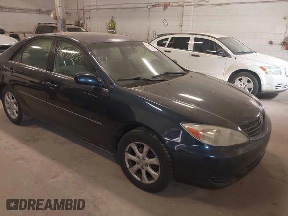 2002 Toyota Camry LE z VIN 4T1BE32K82U626817, wystawiony jako IAAI lot #42157820 z przebiegiem 200 810 mil mil oraz . Historia ofert i sprzedaży dostępna na DreamBid. Obrazek 1.
