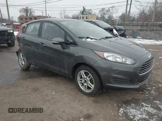 2018 Ford Fiesta SE z VIN 3FADP4EJ5JM100640, wystawiony jako IAAI lot #41542168 z przebiegiem 56 553 mil mil oraz . Historia ofert i sprzedaży dostępna na DreamBid. Obrazek 1.