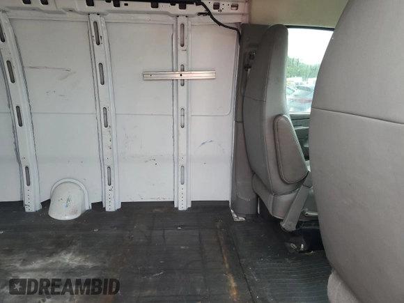 2015 Chevrolet Express Cargo z VIN 1GCZGUCG4F1264179, wystawiony jako Copart lot #58852475 z przebiegiem 294 776 mil mil oraz Czysty tytuł • Clean title. Historia ofert i sprzedaży dostępna na DreamBid. Obrazek 11.