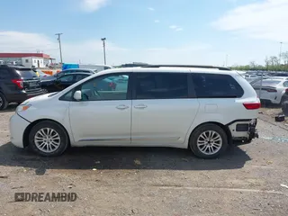 2015 Toyota Sienna XLE with VIN 5TDYK3DC8FS654902, listed as a IAAI auction lot 41953705 with 169,036 mi miles. Bid and sale history available at carsss.com. Image 14.