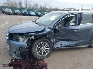 2019 Toyota Highlander SE with VIN 5TDJZRFH7KS952229, listed as a IAAI auction lot 41724179 with 107,315 mi miles. Bid and sale history available at carsss.com. Image 6.