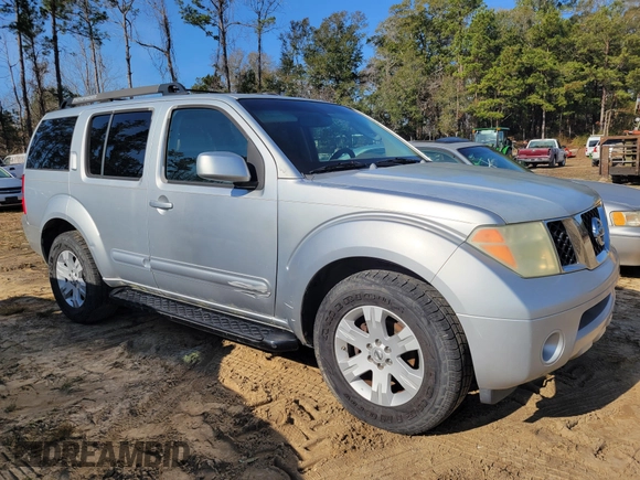 2006 Nissan Pathfinder SE z VIN 5N1AR18U46C627598, wystawiony jako IAAI lot #41527404 z przebiegiem 124 763 mil mil oraz . Historia ofert i sprzedaży dostępna na DreamBid. Obrazek 1.