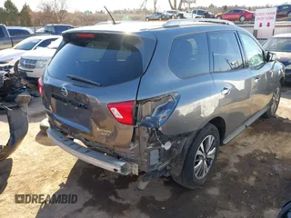 2017 Nissan Pathfinder SV with VIN 5N1DR2MM2HC613081, listed as a IAAI auction lot 41644059 with 137,371 mi miles. Bid and sale history available at carsss.com. Image 4.