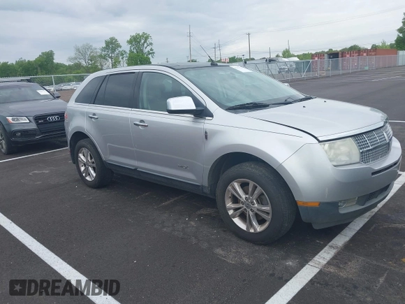 2010 Lincoln MKX with VIN 2LMDJ8JC3ABJ31932, listed as a IAAI auction lot 42117520 with 195,797 mi miles. Bid and sale history available at carsss.com. Image 1.