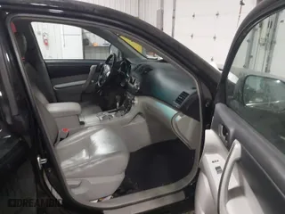 2011 Toyota Highlander with VIN 5TDBK3EH6BS062005, listed as a IAAI auction lot 41555010 with 189,683 mi miles. Bid and sale history available at carsss.com. Image 5.