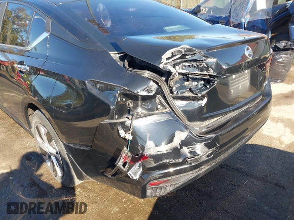 2019 Nissan Altima 2.5 S with VIN 1N4BL4BW6KC189236, listed as a IAAI auction lot 40638145 with 147,457 mi miles. Bid and sale history available at carsss.com. Image 6.