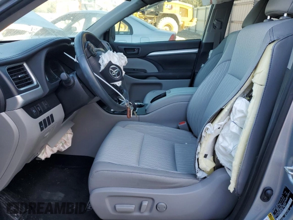2019 Toyota Highlander LE z VIN 5TDZZRFH2KS312304, wystawiony jako Copart lot #41061594 z przebiegiem 27 969 mil mil oraz Nie do naprawy • Non repairable. Historia ofert i sprzedaży dostępna na DreamBid. Obrazek 7.
