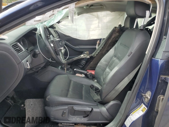 2013 Volkswagen Jetta SE z VIN 3VWDX7AJXDM437629, wystawiony jako Copart lot #73959494 z przebiegiem 161 457 mil mil oraz Nie do naprawy • Non repairable. Historia ofert i sprzedaży dostępna na DreamBid. Obrazek 7.