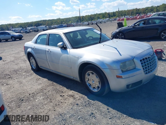 2005 Chrysler 300 with VIN 2C3AA53G35H634689, listed as a IAAI auction lot 40523572 with 1 mi miles. Bid and sale history available at carsss.com. Image 1.