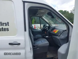 2019 Ford Transit z VIN 1FTBW2CM5KKB43860, wystawiony jako IAAI lot #42422646 z przebiegiem 129 215 mil mil oraz . Historia ofert i sprzedaży dostępna na DreamBid. Obrazek 5.
