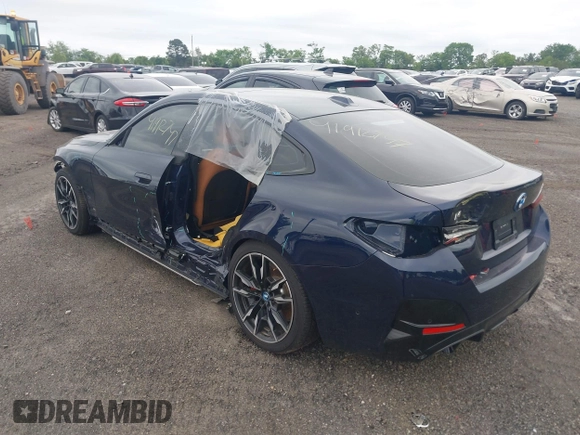 2024 BMW i4 M50 z VIN WBY33AW09RFS45891, wystawiony jako IAAI lot #41912747 z przebiegiem 313 988 mil mil oraz . Historia ofert i sprzedaży dostępna na DreamBid. Obrazek 3.