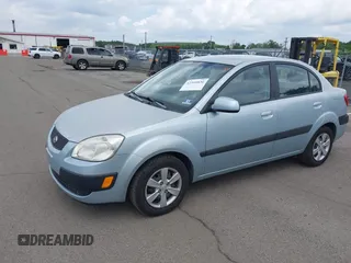 2008 Kia Rio LX z VIN KNADE123586342565, wystawiony jako IAAI lot #42399836 z przebiegiem 122 666 mil mil oraz . Historia ofert i sprzedaży dostępna na DreamBid. Obrazek 2.
