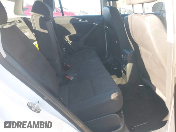2013 Volkswagen Tiguan SE z VIN WVGBV3AX3DW608410, wystawiony jako IAAI lot #41397876 z przebiegiem 119 867 mil mil oraz . Historia ofert i sprzedaży dostępna na DreamBid. Obrazek 8.