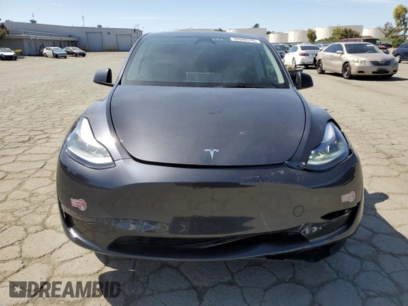 2025 Tesla Model Y Long Range with VIN 7SAYGDED4SF240354, listed as a Copart auction lot 52049745 with 6,785 mi miles and Salvage Title. Bid and sale history available at DreamBid. Image 5.