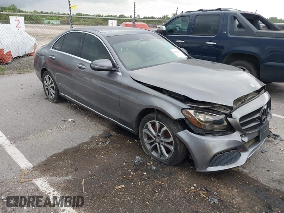2016 Mercedes-Benz C 300 Luxury z VIN 55SWF4KB8GU138698, wystawiony jako IAAI lot #39263416 z przebiegiem 122 083 mil mil oraz . Historia ofert i sprzedaży dostępna na DreamBid. Obrazek 1.