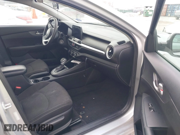 2021 Kia Forte LXS z VIN 3KPF24AD5ME269640, wystawiony jako IAAI lot #41381510 z przebiegiem 107 942 mil mil oraz . Historia ofert i sprzedaży dostępna na DreamBid. Obrazek 5.