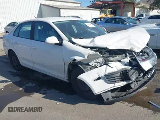 2010 Volkswagen Jetta S с VIN 3VWJZ7AJ3AM079038, выставлен на аукционе IAAI как лот 42394067 с пробегом 161 035 миль миль и . История ставок и продаж доступна на DreamBid. Изображение 1.