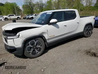 2022 Rivian R1T Adventure z VIN 7FCTGAAA8NN016263, wystawiony jako Copart lot #55668845 z przebiegiem 27 864 mil mil oraz Szkody całkowita. Historia ofert i sprzedaży dostępna na DreamBid. Obrazek 1.