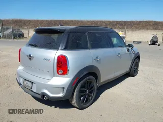 2014 MINI Countryman S with VIN WMWZC5C54EWP40882, listed as a IAAI auction lot 42633141 with 176,641 mi miles and . Bid and sale history available at DreamBid. Image 4.