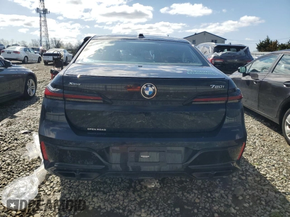 2023 BMW 7 Series 760i xDrive z VIN WBA33EJ02PCM26276, wystawiony jako Copart lot #50979415 z przebiegiem 25 648 mil mil oraz Szkoda całkowita • Salvage title. Historia ofert i sprzedaży dostępna na DreamBid. Obrazek 6.