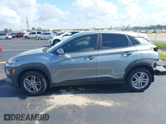 2021 Hyundai Kona SE z VIN KM8K12AA8MU665778, wystawiony jako IAAI lot #42364155 z przebiegiem 63 713 mil mil oraz . Historia ofert i sprzedaży dostępna na DreamBid. Obrazek 15.
