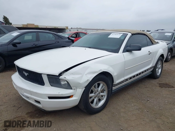 2007 Ford Mustang Deluxe z VIN 1ZVFT84N575265691, wystawiony jako IAAI lot #42385616 z przebiegiem 119 055 mil mil oraz . Historia ofert i sprzedaży dostępna na DreamBid. Obrazek 6.
