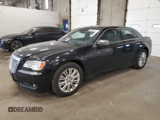 2013 Chrysler 300 C z VIN 2C3CCAKT1DH505469, wystawiony jako Copart lot #59325315 z przebiegiem 176 946 mil mil oraz Czysty tytuł • Clean title. Historia ofert i sprzedaży dostępna na DreamBid. Obrazek 1.