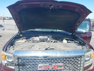 2016 GMC Sierra 2500HD Denali z VIN 1GT12UE87GF287056, wystawiony jako IAAI lot #41753772 z przebiegiem 284 546 mil mil oraz . Historia ofert i sprzedaży dostępna na DreamBid. Obrazek 10.