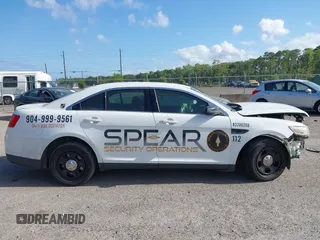 2017 Ford Police Interceptor z VIN 1FAHP2MK8HG123737, wystawiony jako IAAI lot #42128028 z przebiegiem 103 987 mil mil oraz . Historia ofert i sprzedaży dostępna na DreamBid. Obrazek 13.