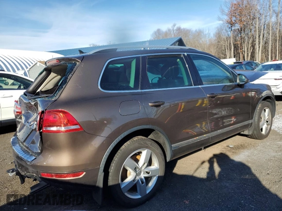 2013 Volkswagen Touareg Sport с VIN WVGEP9BP5DD003924, выставлен на аукционе Copart как лот 83310484 с пробегом Не указан миль и Списание • Salvage title. История ставок и продаж доступна на DreamBid. Изображение 3.
