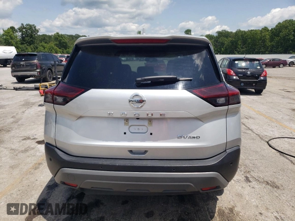 2021 Nissan Rogue SV z VIN 5N1AT3BB7MC733691, wystawiony jako Copart lot #59011065 z przebiegiem 61 827 mil mil oraz Szkoda całkowita • Salvage title. Historia ofert i sprzedaży dostępna na DreamBid. Obrazek 6.