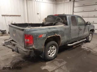 2009 Chevrolet Silverado 1500 LT with VIN 1GCEK29099Z286552, listed as a IAAI auction lot 41645344 with 253,177 mi miles. Bid and sale history available at carsss.com. Image 4.