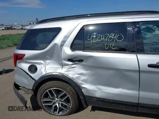 2017 Ford Explorer Sport с VIN 1FM5K8GT4HGD87407, выставлен на аукционе IAAI как лот 42247840 с пробегом 78 880 миль миль и . История ставок и продаж доступна на DreamBid. Изображение 6.