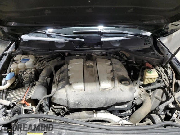 2011 Volkswagen Touareg Exec with VIN WVGFK9BP6BD006430, listed as a Copart auction lot 84288014 with 186,189 mi miles and Salvage Title. Bid and sale history available at DreamBid. Image 13.
