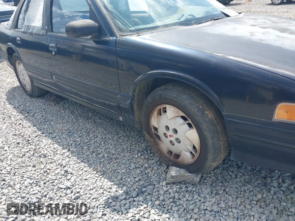 1996 Oldsmobile Cutlass Supreme S z VIN 1G3WH52M2TF363353, wystawiony jako IAAI lot #41955292 z przebiegiem 143 347 mil mil oraz . Historia ofert i sprzedaży dostępna na DreamBid. Obrazek 13.
