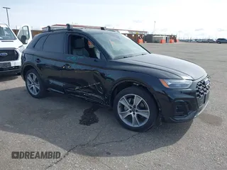 2025 Audi Q5 S line Premium z VIN WA1GAAFY9S2021963, wystawiony jako IAAI lot #41840606 z przebiegiem 6900 mil mil oraz . Historia ofert i sprzedaży dostępna na DreamBid. Obrazek 1.