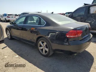 2012 Volkswagen Passat SE z VIN 1VWBH7A39CC050611, wystawiony jako Copart lot #51877065 z przebiegiem 134 059 mil mil oraz Szkoda całkowita • Salvage title. Historia ofert i sprzedaży dostępna na DreamBid. Obrazek 2.